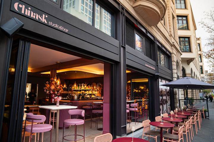 Chinaski Studio & Bar by null