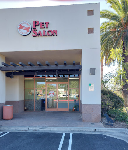 Bornagain Pet Salon Logo