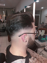 Photo n°11 de Vip Style COiffure à Marseille (Salon de coiffure)