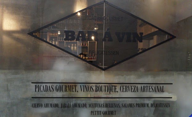 BAR Á VIN, Author: Juan Cruz Araya