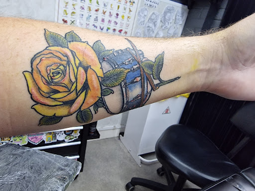Skin Illustrations Tattoos and Piercing - Thumbnail