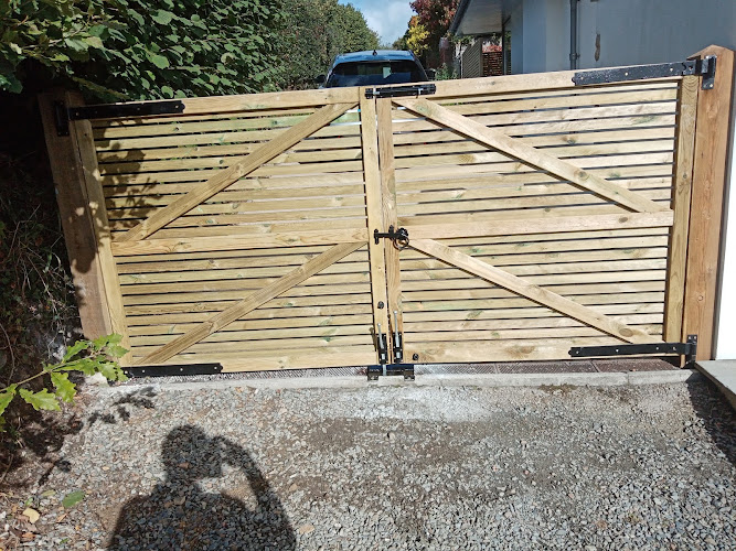 E Reynolds Fencing