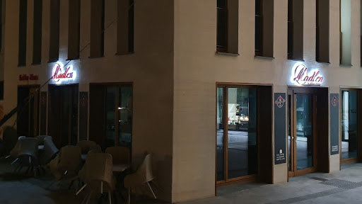 Kaffeehaus Madlen im neuen Rathaus - Germany