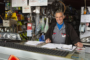 Photo n°2 de Auto Pieces 43 Careco à Le Brignon (Magasin de pièces de rechange automobiles)