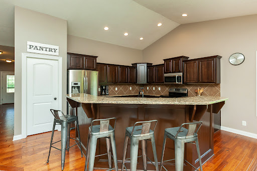 Abbey Robertson Real Estate Team, REALTOR® : Des Moines metro Realtor Century 21 Signature Real Estate - Thumbnail