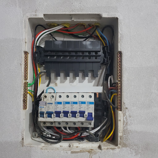 Eletricista Roberto - rio das ostras.