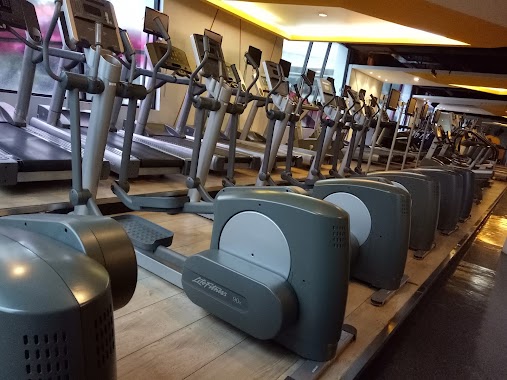 Gold's Gym Summarecon Mal Serpong, Author: Arie Dewayani