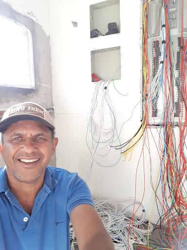 Eletricista em Londrina. Fábio Eletricista. Ar condicionado, instalações elétricas, automação residencial
