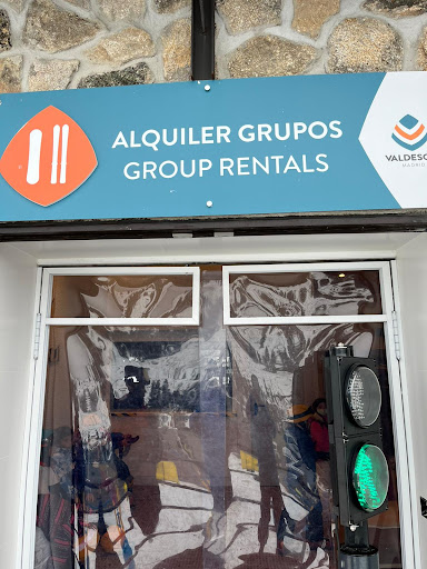 Alquiler de material de esquí y snowboard. Valdesquí