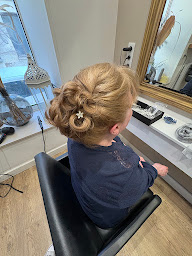 Photo n°9 de Lola’M à Traînel (Salon de coiffure)