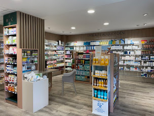 Photo n°2 de Pharmacie Des Gentianes 👩‍⚕️🅿️ à Champagnole (Pharmacie)