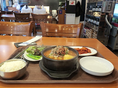 Song-ga-ne Gamja-tang (pork back-bone stew) 송가네감자탕 본점 by null
