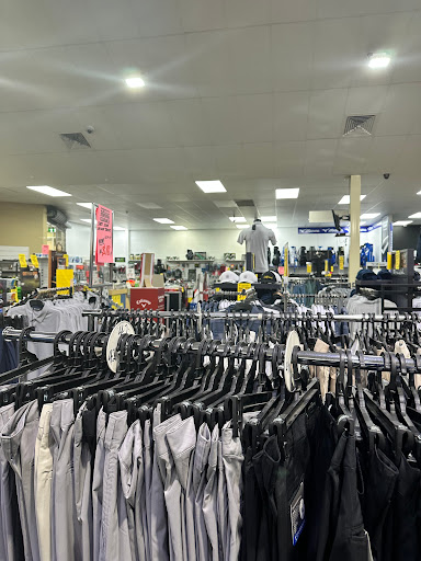 Pete’s Golf Connection Showroom. - Thumbnail