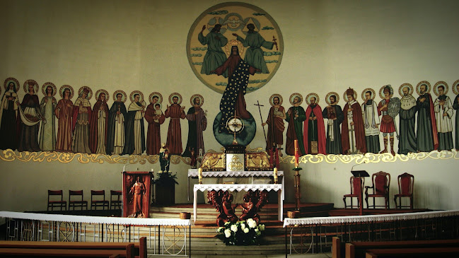 Kościòl pw. NMP Królowej Świata w Rogach - Kościół