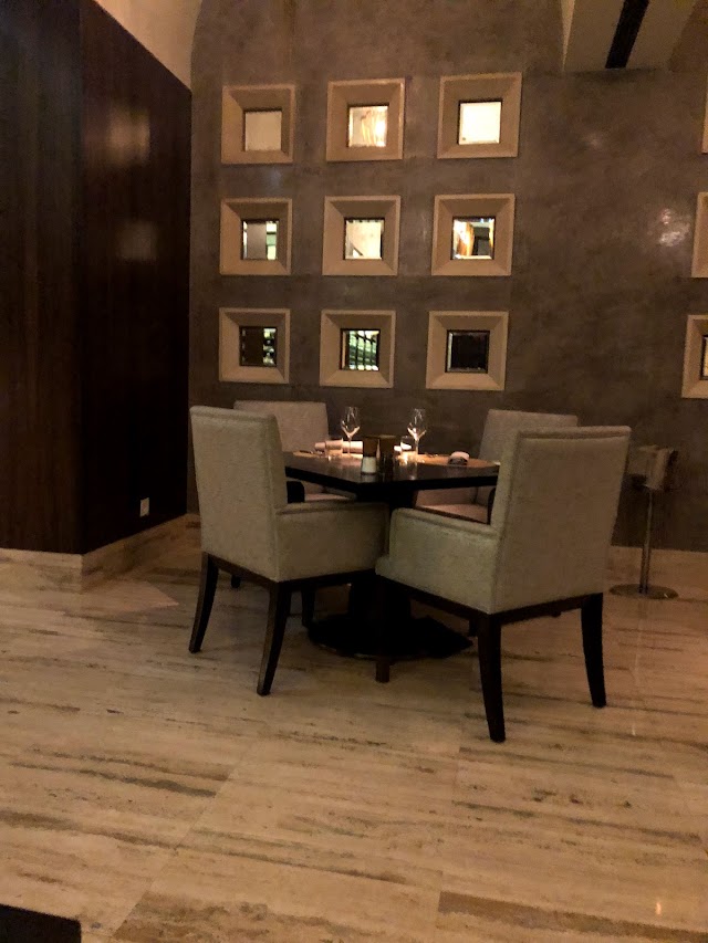 The CREEK, Bistro Chic