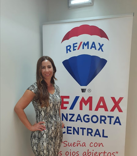 Yaima Quiñones. RE/MAX LANZAGORTA Gallery - Spain