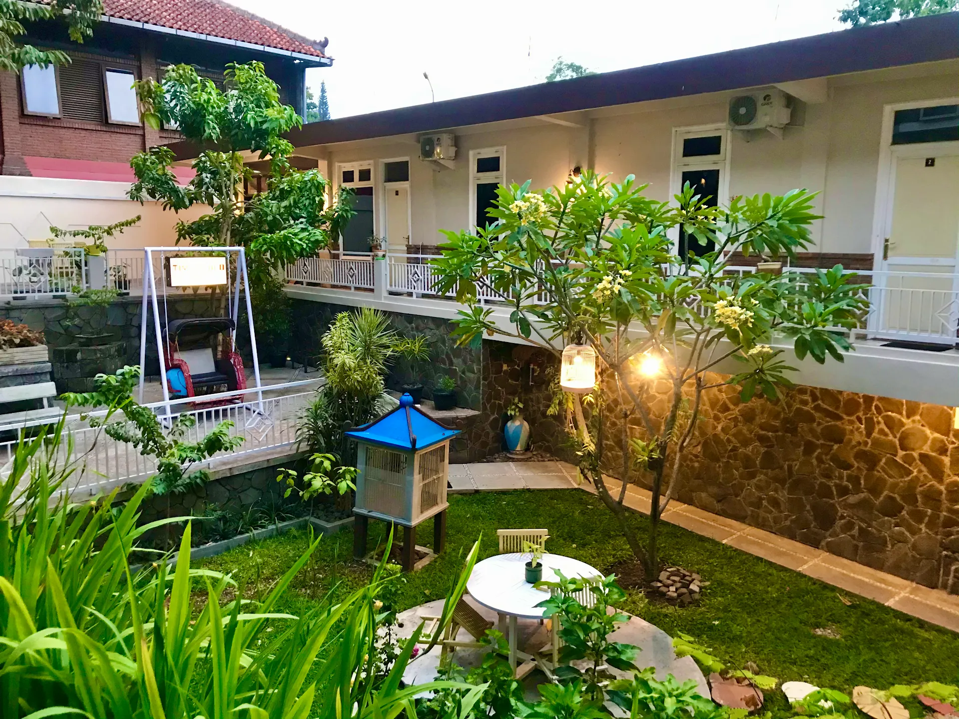 RESTORAN, Guest House dan kost Timlo Solo