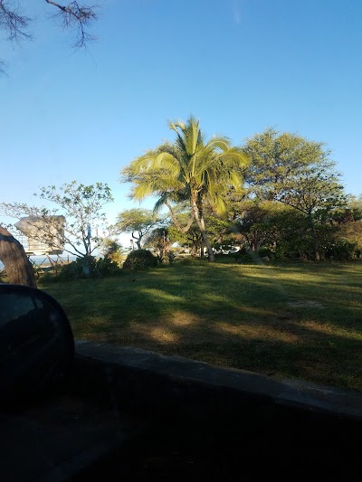 Kalanianaʻole Beach Park