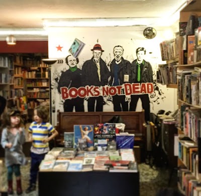 Photos of Caf&eacute; Librer&iacute;a La Valija de Fuego