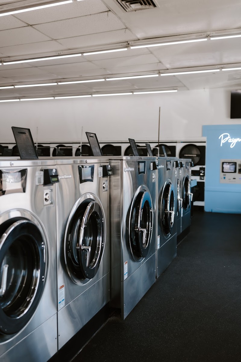 Super Wash 27 facility with washing machines in Phoenix