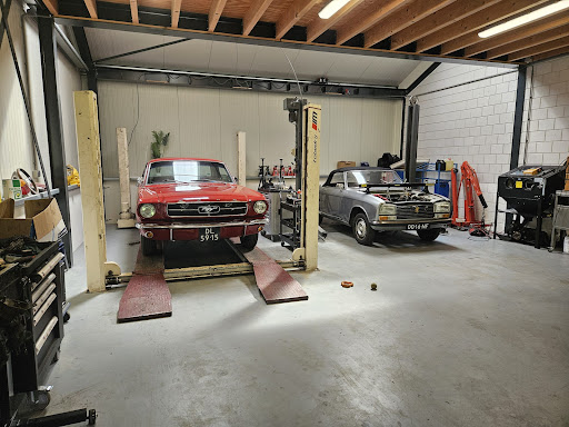 Oldtimers Garage Young & Oldtimer Verkoop, Reparatie en Onderhoud