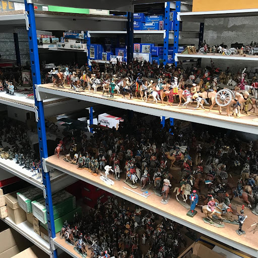 Figurines & Collections - Thumbnail