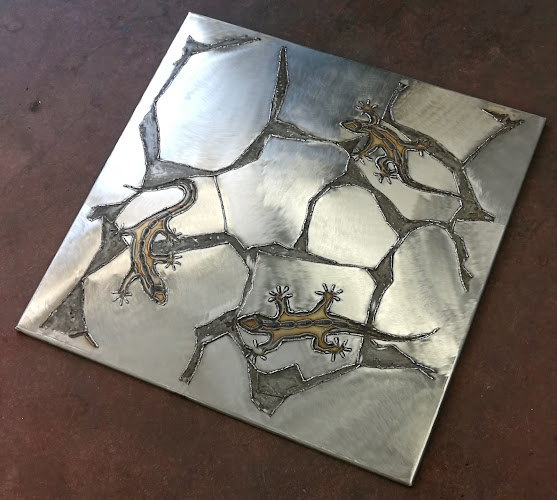 Metallkunst Schachtabdeckung Fassade Wandbild Michelberger photo