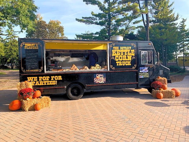 Poppin' & Mixin' by null