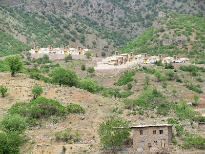 Photos of Gund&eacute; B&eacute;duh&eacute;
