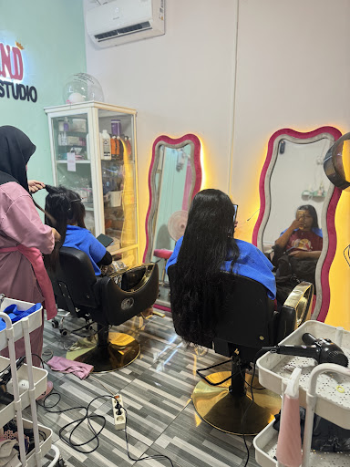 LLAFLAREND BEAUTY STUDIO RanduAsri