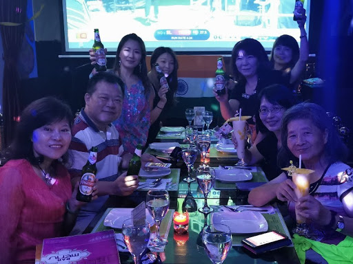 盡情享受美酒、佳餚和現場活動吧！ post image