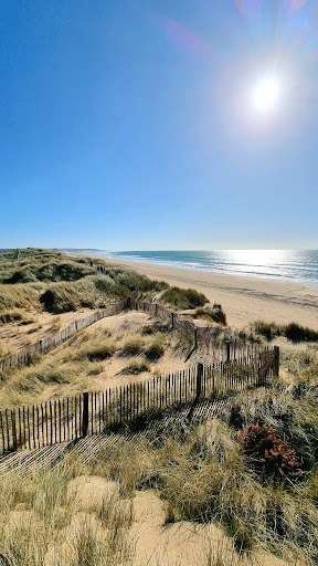 Photo de Gîte Mer et piscine: Location de vacances en bord de mer avec piscine couverte et chauffée face à Jersey - Manche Normandie à Surtainville (50270)