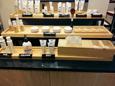 Photos of ERHA APOTHECARY HARTONO MALL YOGYAKARTA LANTAI GROUND (GF-08)