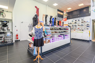 Photo n°12 de Comm St Jean à Saint-Jean-les-Deux-Jumeaux (Magasin de matériel médical)