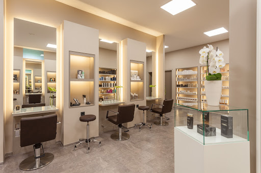 Gólya I Hairdressers