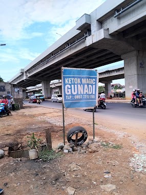 24 Hour Car Wash, Author: Pratidina W