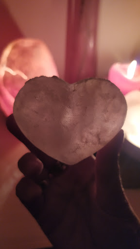 Sacred Heart Yogales massage & healing Leiden Merenwijk - Thumbnail