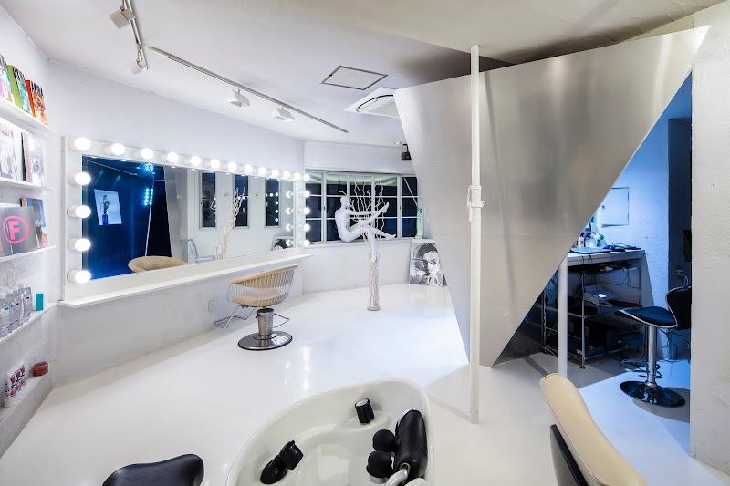 青い角 -日本茶が頂けるヘアサロン-