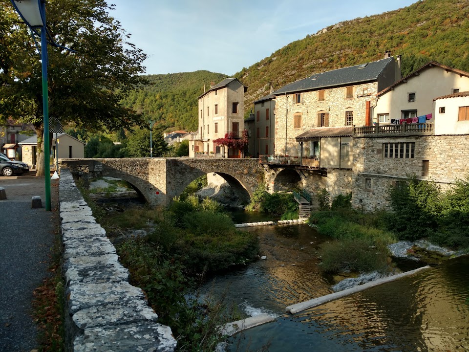 Brusque (Aveyron): Qué ver y dónde dormir