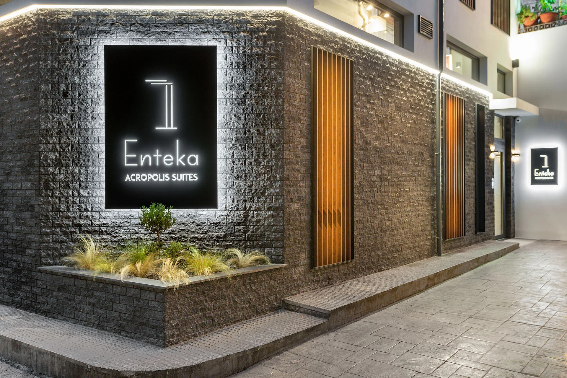 11 Enteka Acropolis Suites