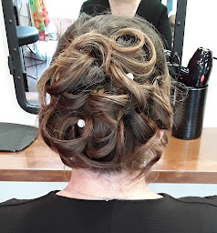 Photo n°4 de ZANO COIFFURE à Crèvecoeur-le-Grand (Salon de coiffure)