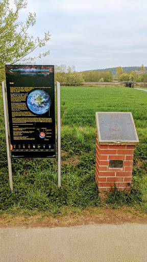 Planetenlehrpfad Marburg - Erde & Mond
