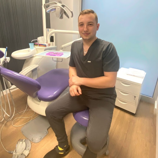 lek. dent. Daniel Malicki, Stomatolog