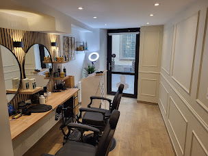 Photo n°21 de Le charisme coiffeur barbier à Strasbourg (Salon de coiffure)
