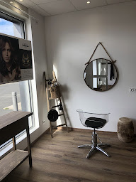 Photo n°4 de Maison de la Coiffure chez Aurelie & Stephanie à Saint-Gervais-la-Forêt (Magasin de produits de beauté)