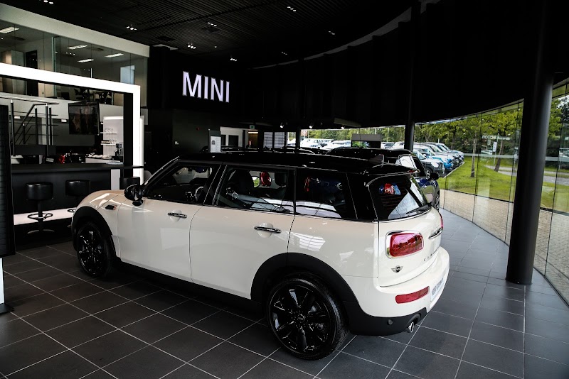 Dick Lovett MINI Swindon photo 2
