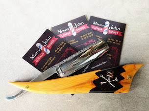 Photo n°11 de Mister John Coiffeur Barbier à Montluçon (Magasin d'articles de coiffure pour hommes)