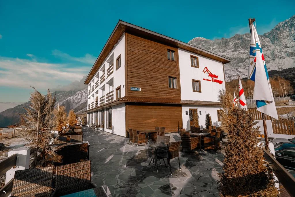 Alpine Lounge Hotel & Restaurant