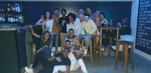 747 by mint, bar de copas, fiesta, dardos, música y baile - Thumbnail