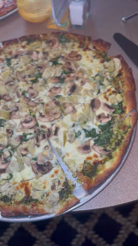 Lisa's Pizzeria by null